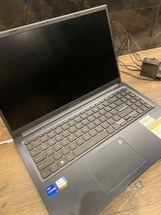 laptop to ASUS Vivobook 15 (dokładnie model A1504VA - BQ940W)