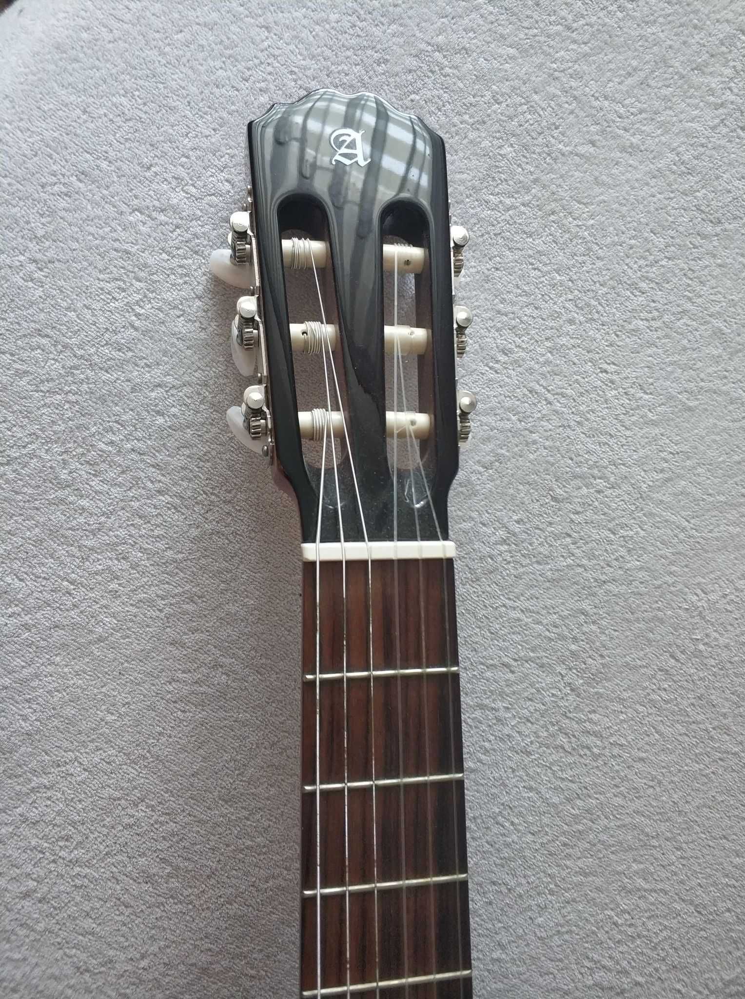 hiszpańska gitara klasyczna Allhambra 1C