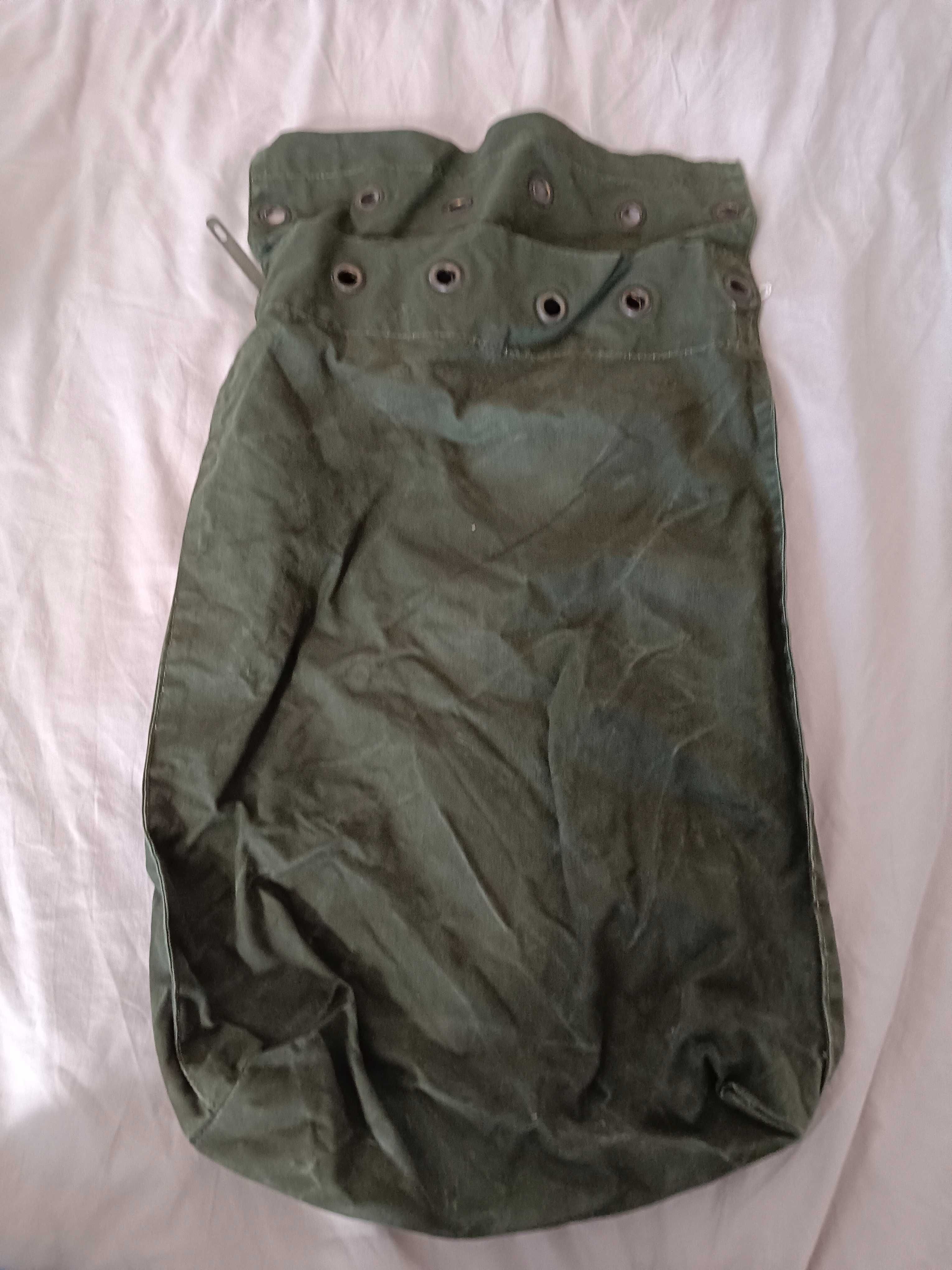 Sacos de pano grosso (dois)