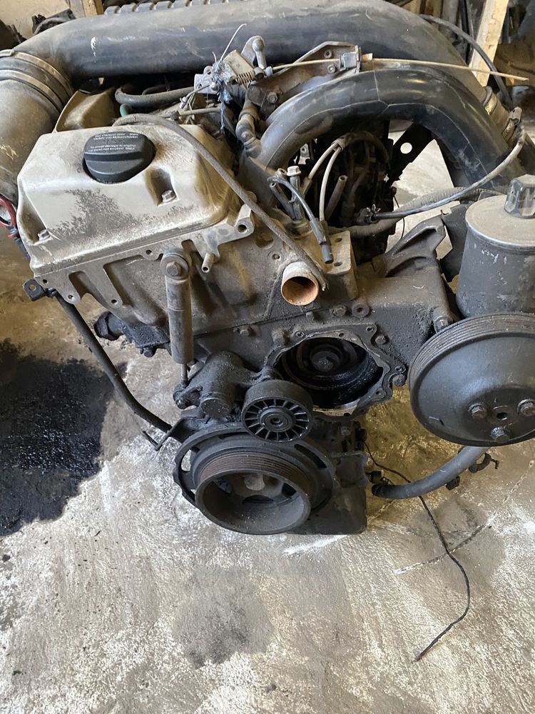 Двигун Mercedes 190 124 123 Vito трактор уаз газель om604 2.2 простий