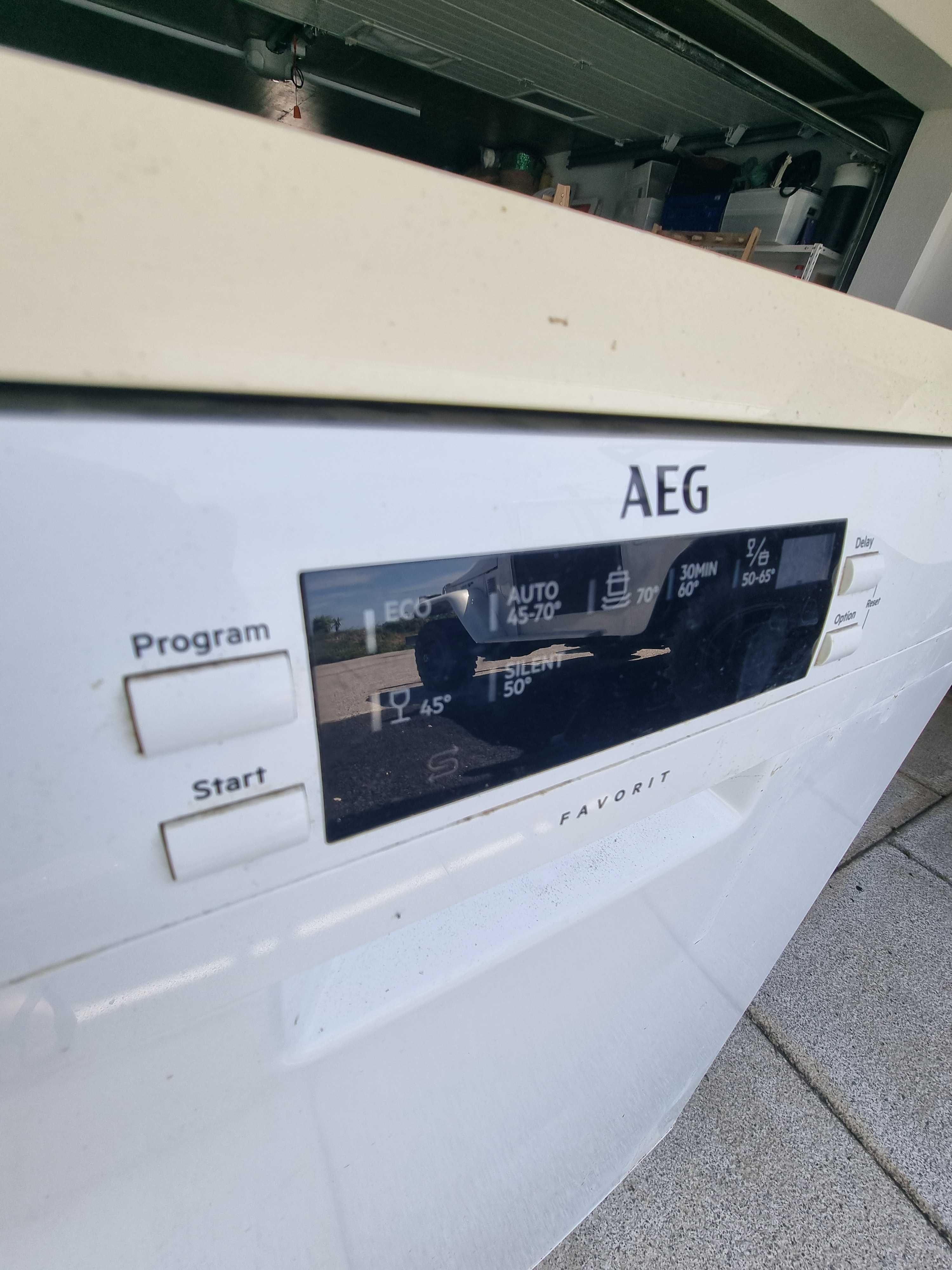 Maquina lavar loiça AEG XXL com 2 anos