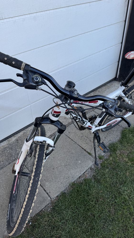 Romet Rambler 4.0  bialo czerwony