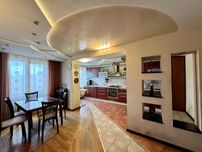 Продам четырехкомнатную квартиру, Победа-4, проспект Героев, Кодак