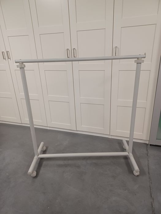 Cabide para roupa usado