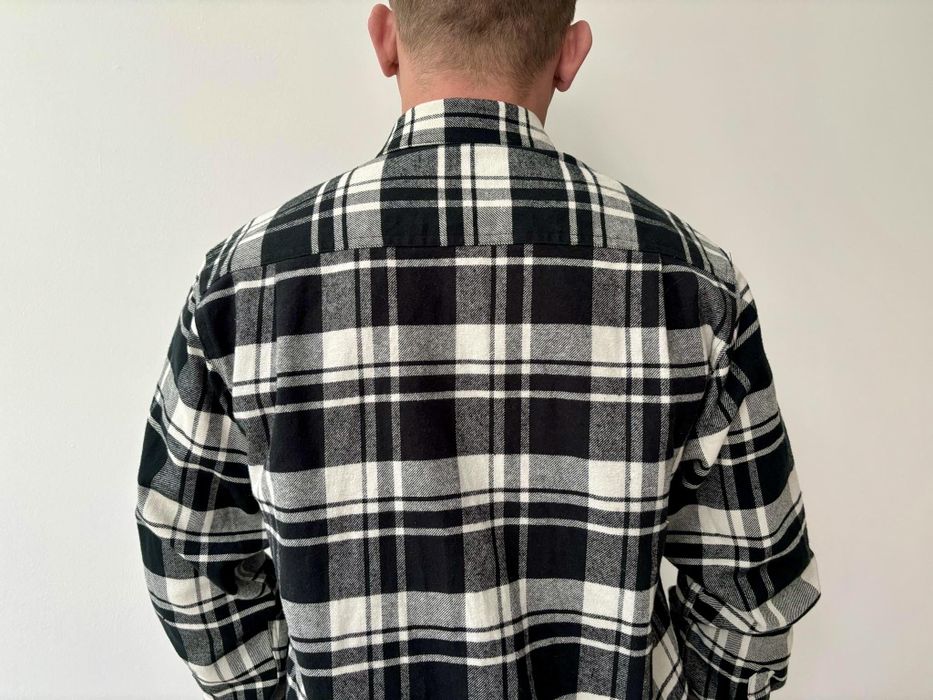 Pinewood koszula w kratę męska M/L
rozmiar M/L 
Kolor:biało czarna w k