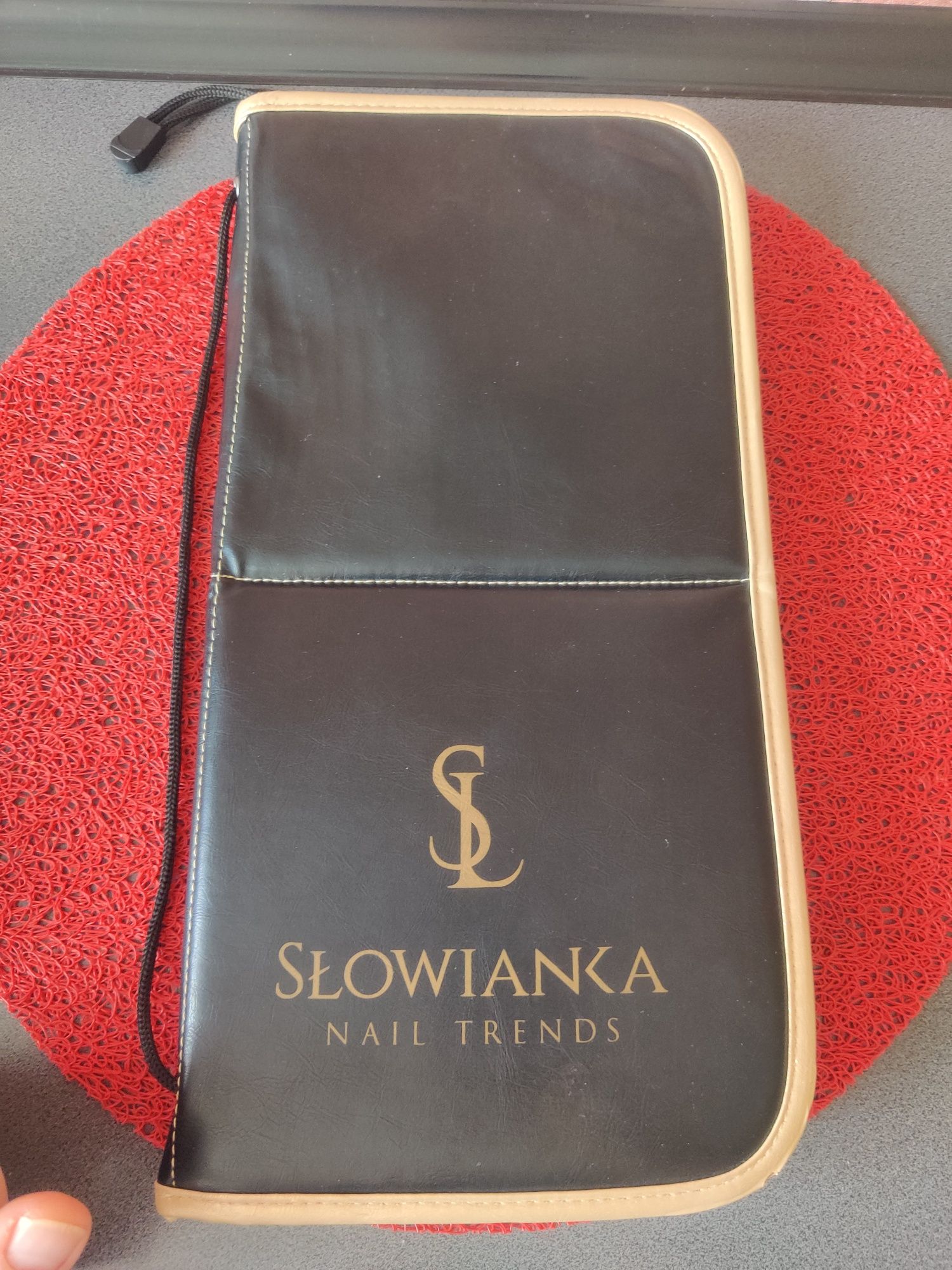 Piórnik na pędzle+podłokietnik pod dłonie Manicure