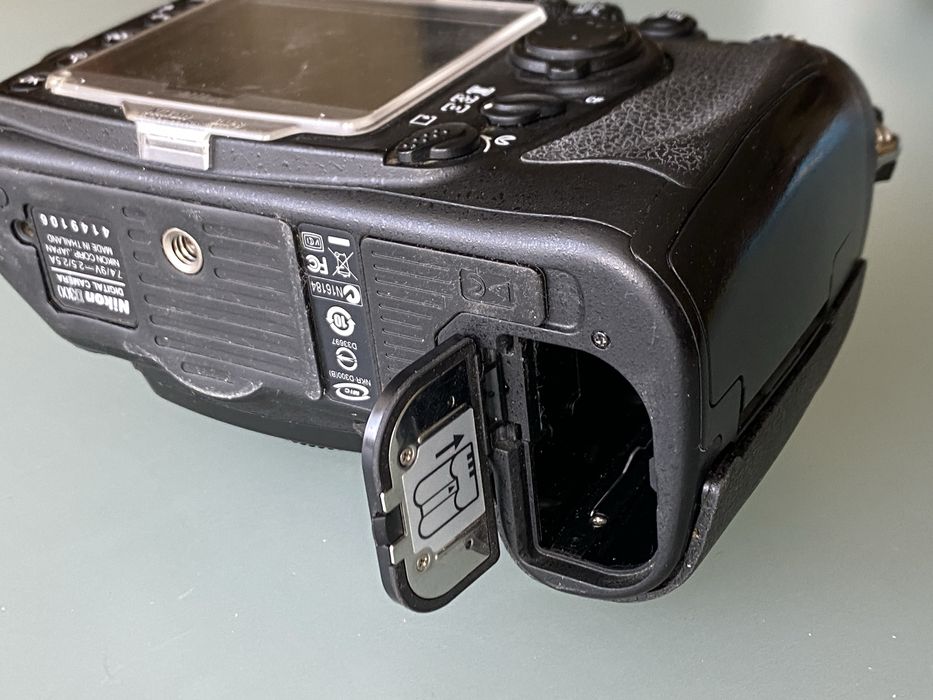 Фотоапарат цифровий дзеркальний Nikon D300 body не робочий