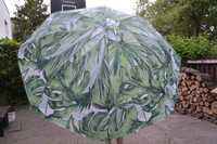 zielony parasol plażowy