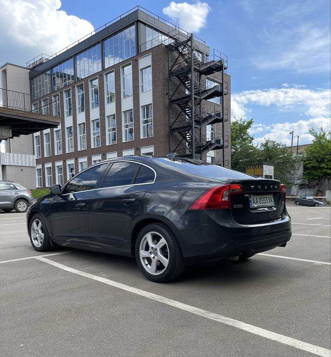 Volvo S60 T5 седан