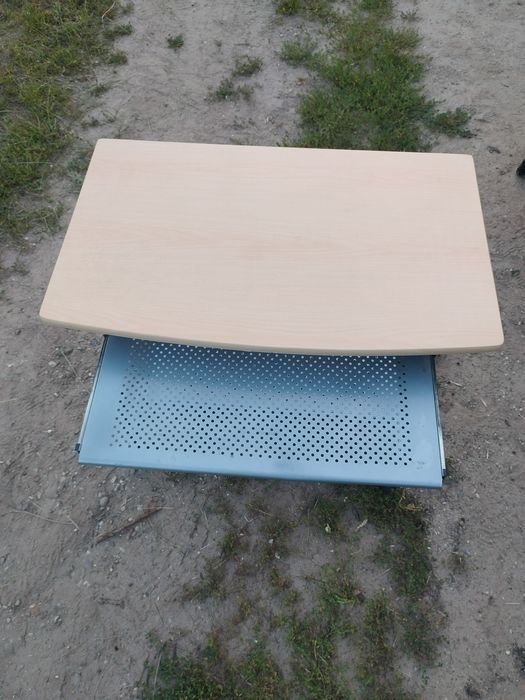 Biurko komputerowe młodzieżowe na kółkach