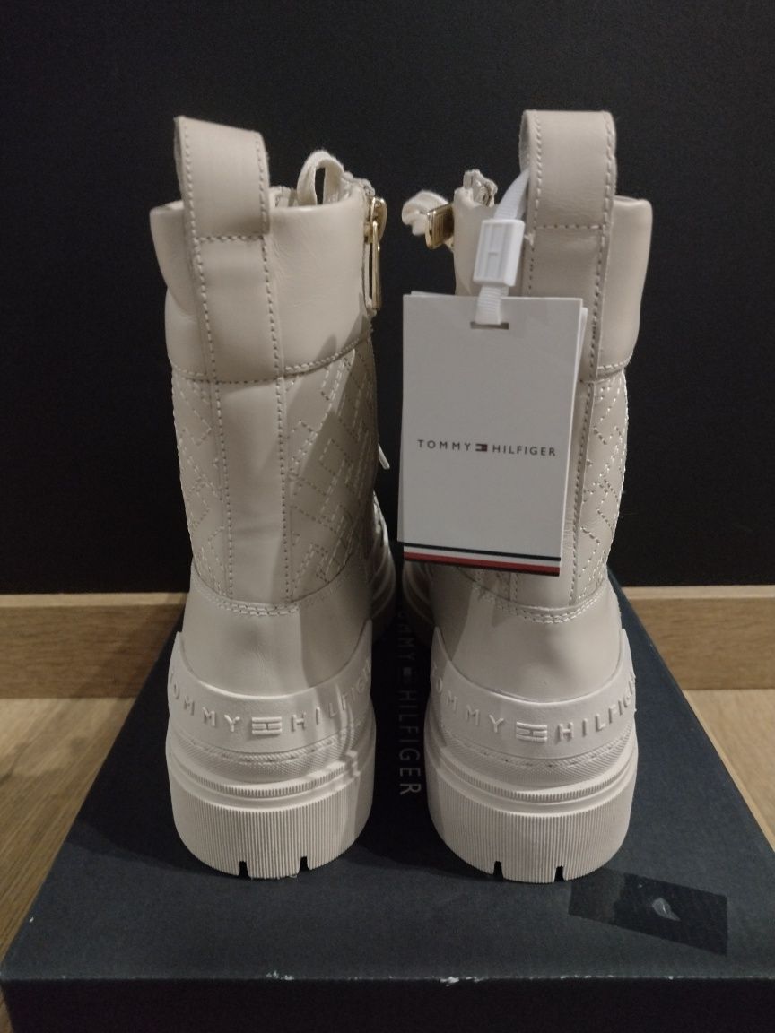 Buty Tommy Hilfiger Monogram beżowe jasne 40 Botki TH