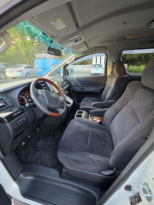 Toyota Vellfire 2,4 CVT 2010 7 мест