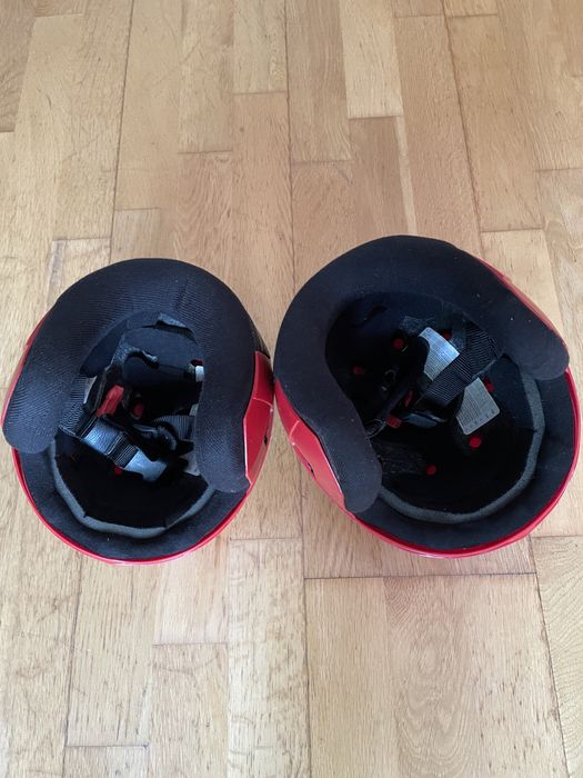 2 capacetes neve criança