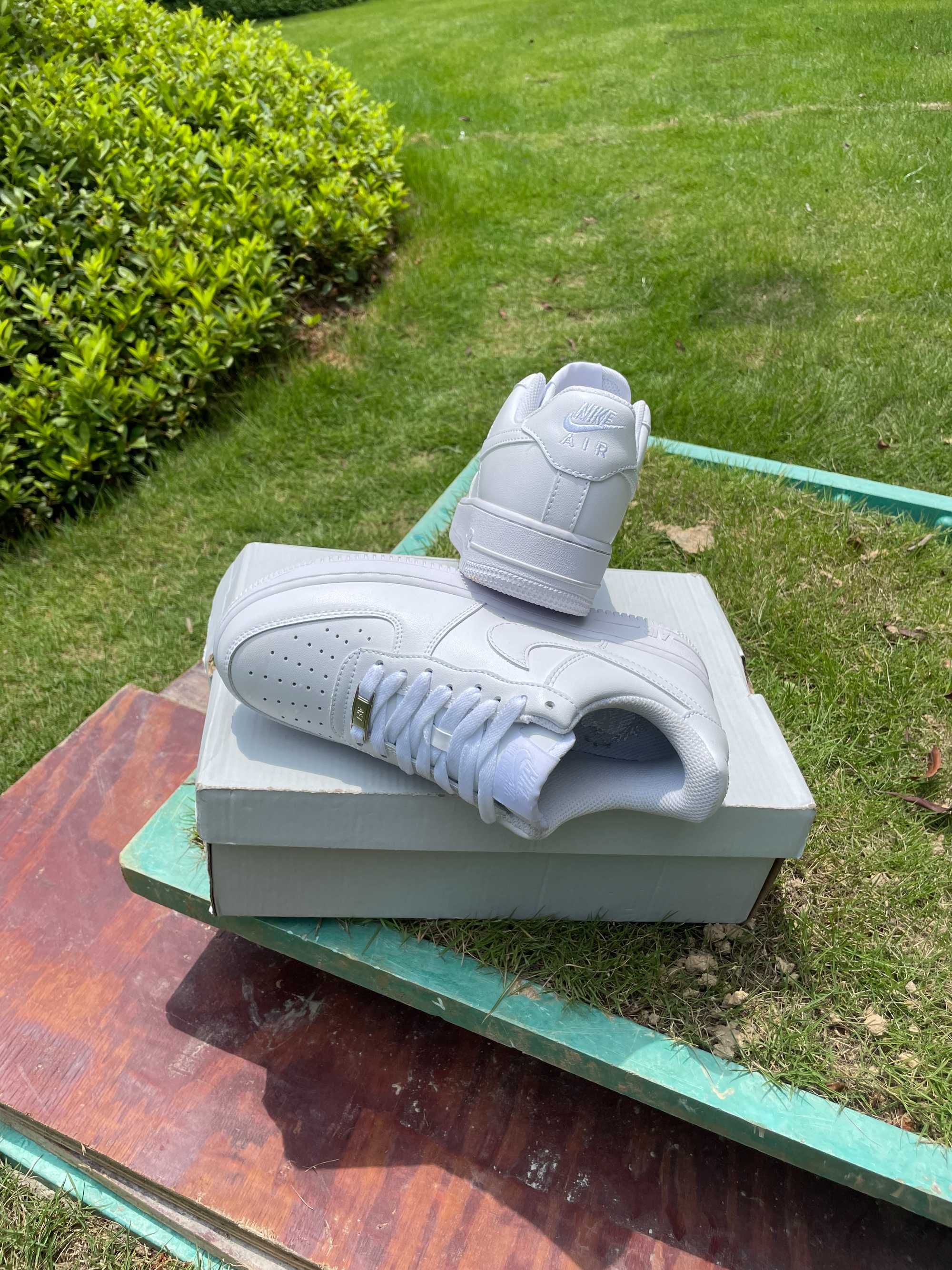 NikeAirForceOneLowR. 44
