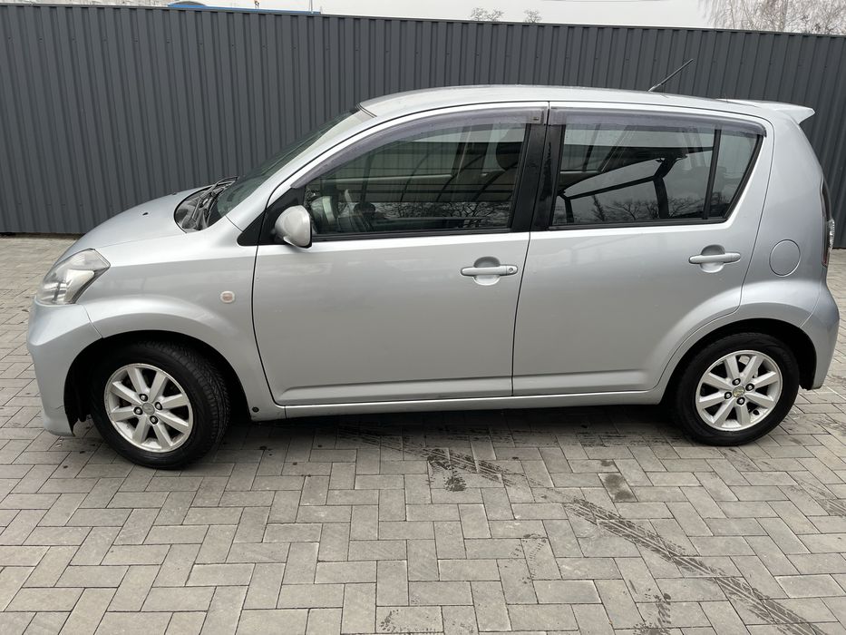 Автомобіль daihatsu sirion 1.5 2007рік