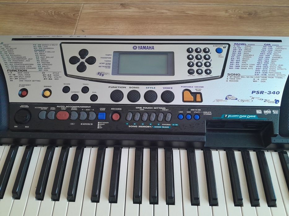 Yamaha PSR 340 electronic Keyboard