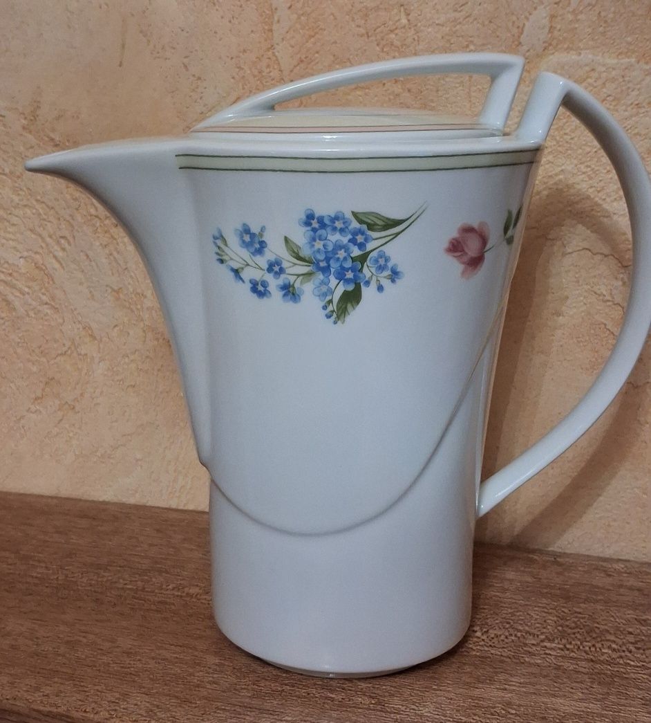 Dzbanek  firmy  Lubiana 1.20 L.