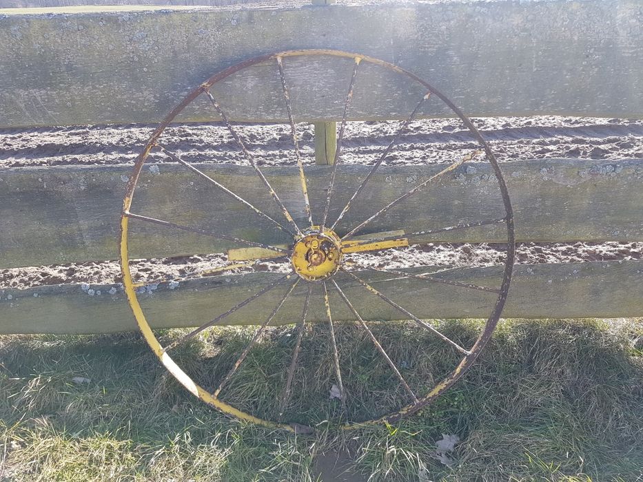 Stare metalowe koło - antyk