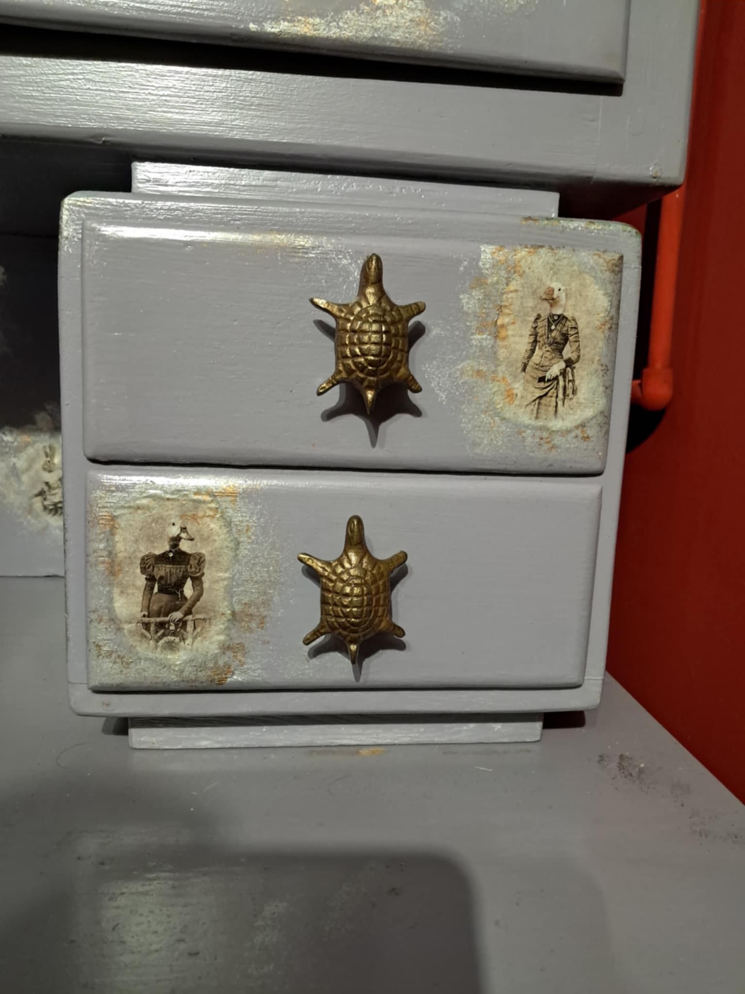 Kredens w stylu vintage