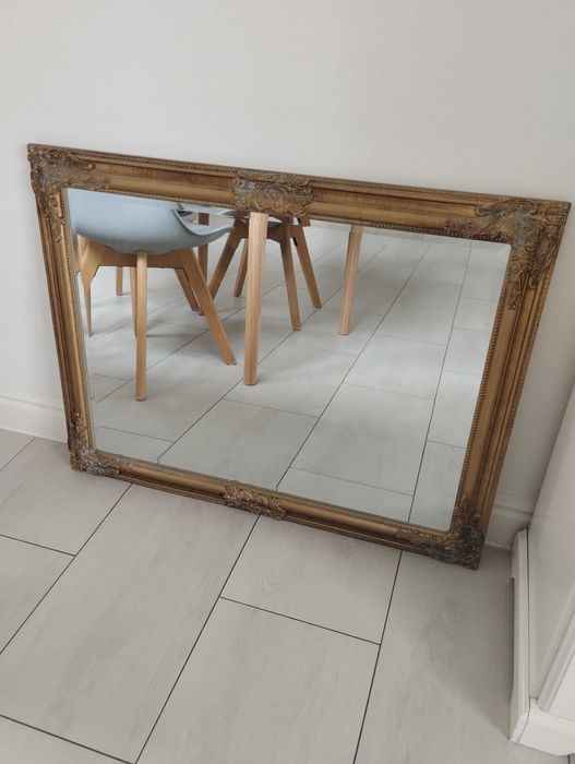 Lustro w złotej ramie wymiar 90x70 złote lustro duże lustro