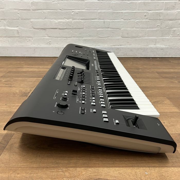 Yamaha Genos como novo