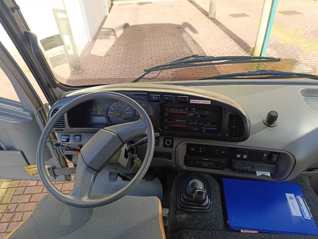 Mini-Autocarro (22 lugares)
