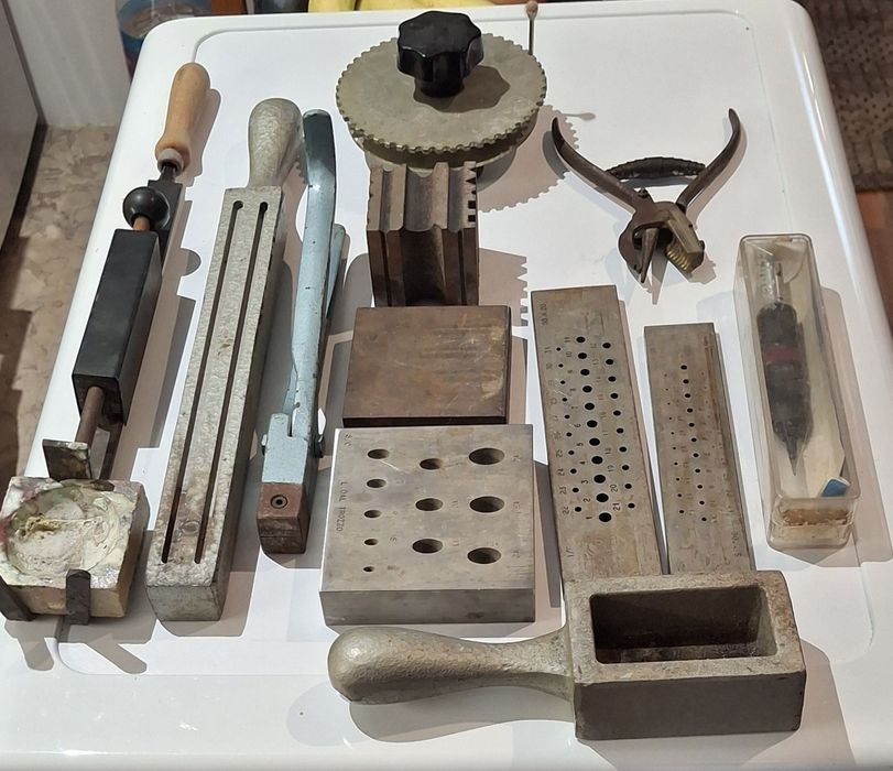 Fieiras, cadinho para fundir , tenaz, suporte