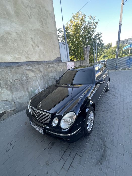 Mersedes-Benz E-Class 2004 рік