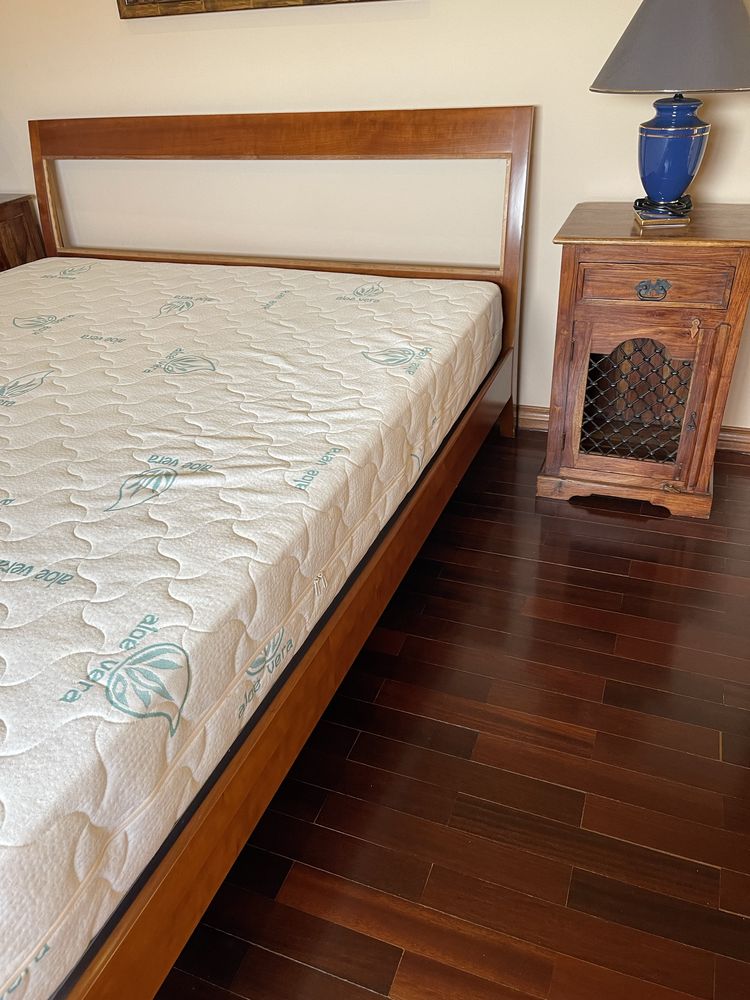 Cama de Casal, em madeira de cerejeira