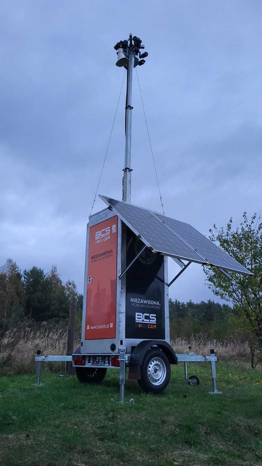 Mobilna wieża monitoringu BCS MOBILCAM P750 z panelami słonecznymi