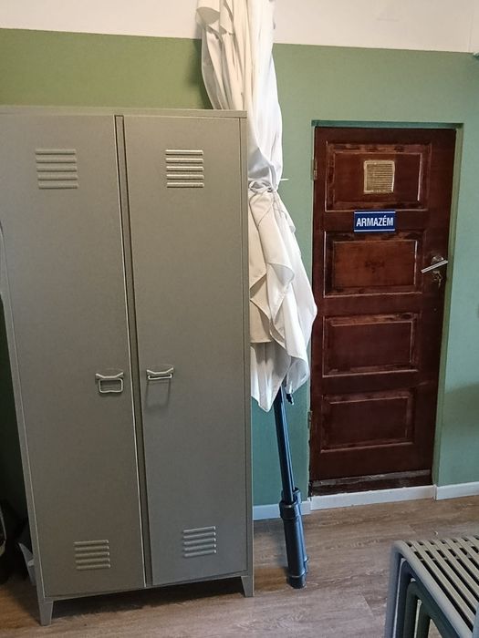 Trespasse Café com esplanada espaçosa e com muita luz, no coração de A