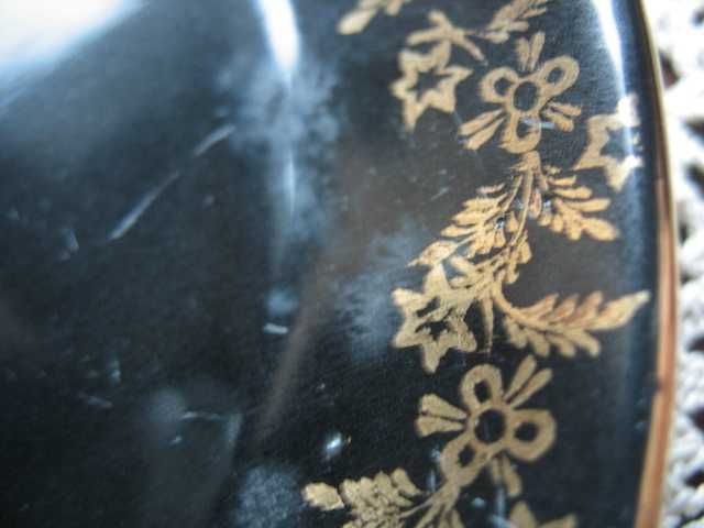CHODZIEŻ-popielniczka i wazonik z porcelany w kolorze czarnym