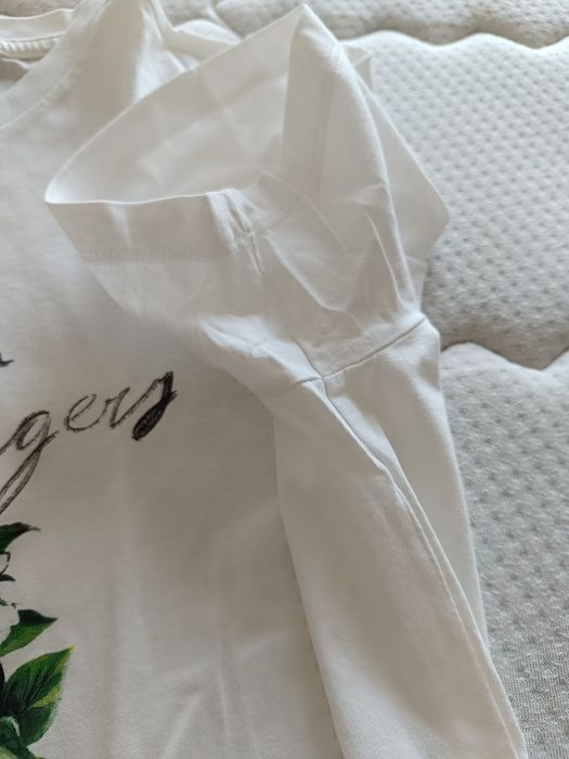 T-shirt branca com flores, tamanho S