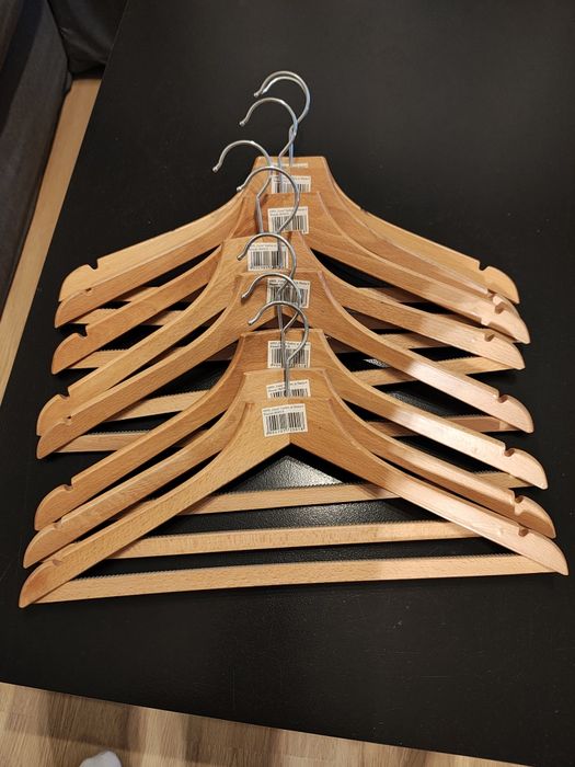 Mocne drewniane wieszaki