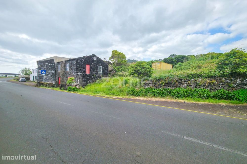 Terreno Misto com Vista Mar e Viabilidade de Construção - Ilha do P...