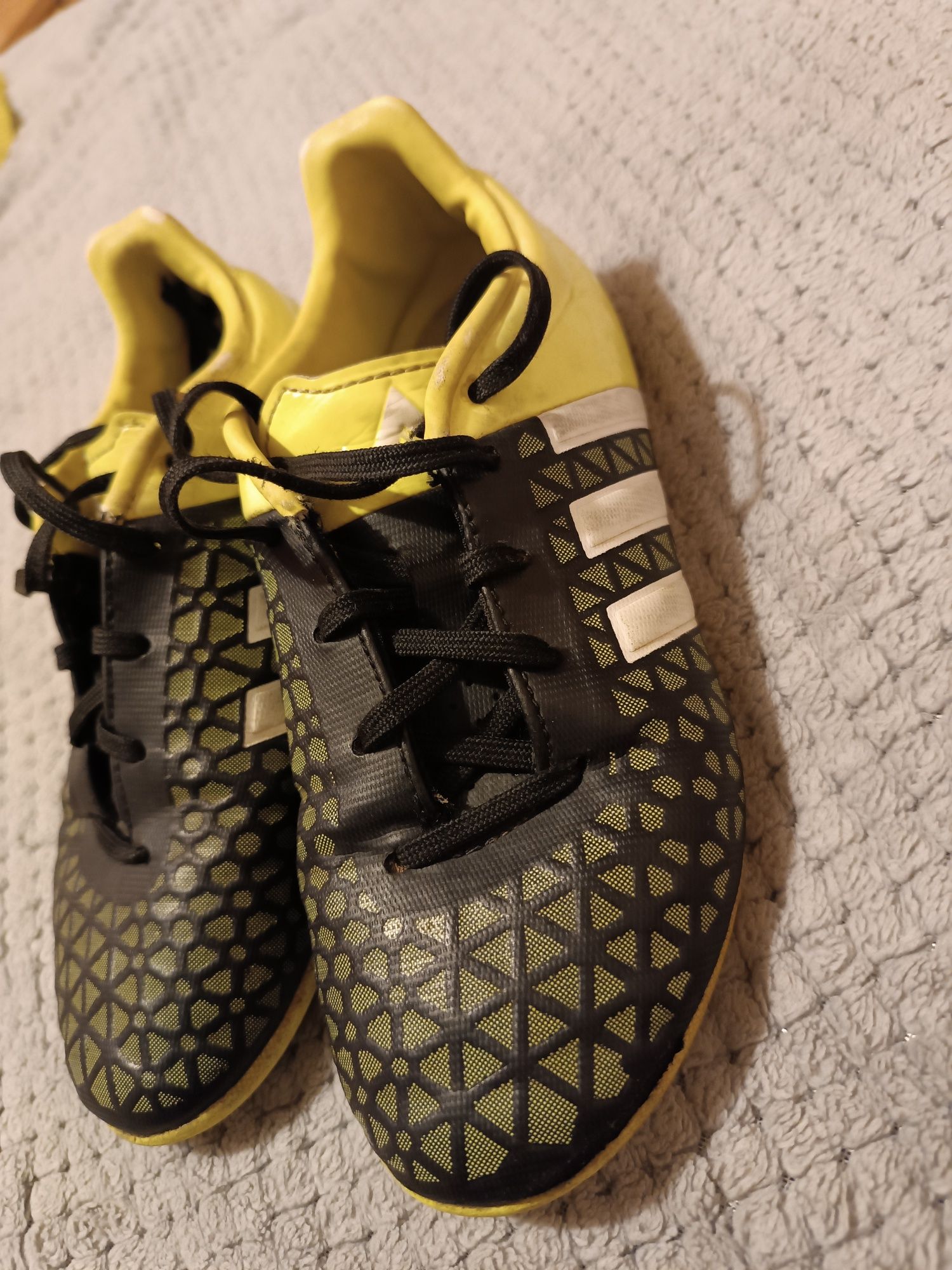 Buty do piłki nożnej Turfy lakierowane Adidas 31,5