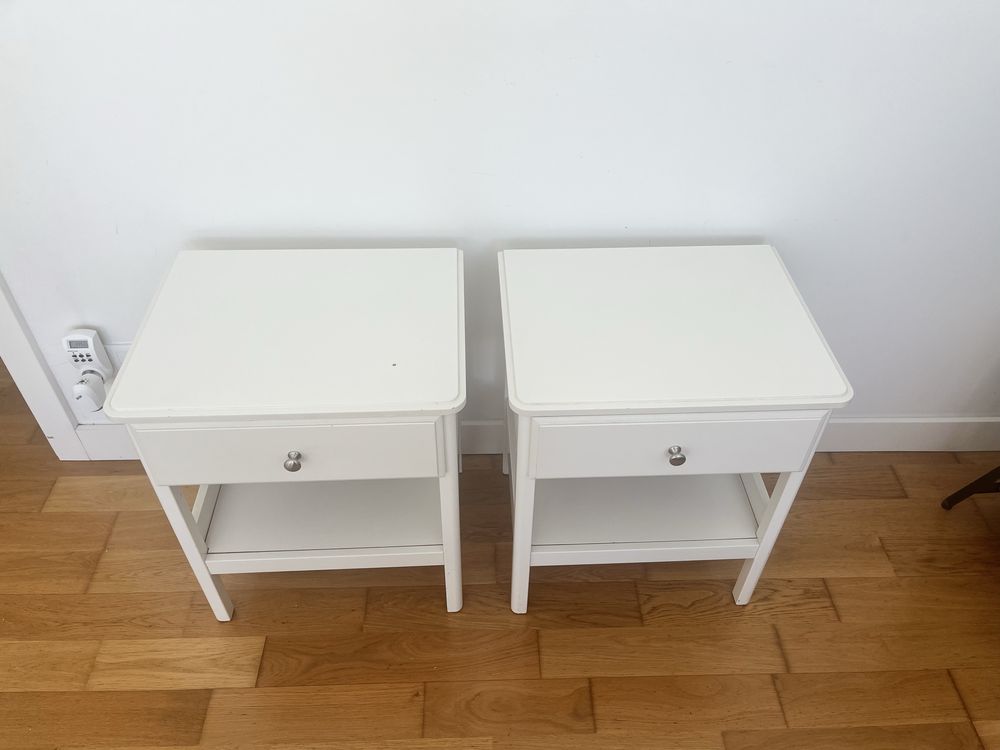 2 Mesas de cabeceira Ikea Tyssedal