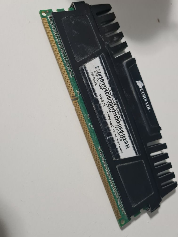 RAM 4GB DDR3 1600MHz Corsair
