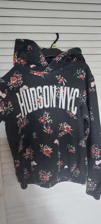 H&M bluza z kapturem czarna w kwiaty 
Rozmiar 134/ 140