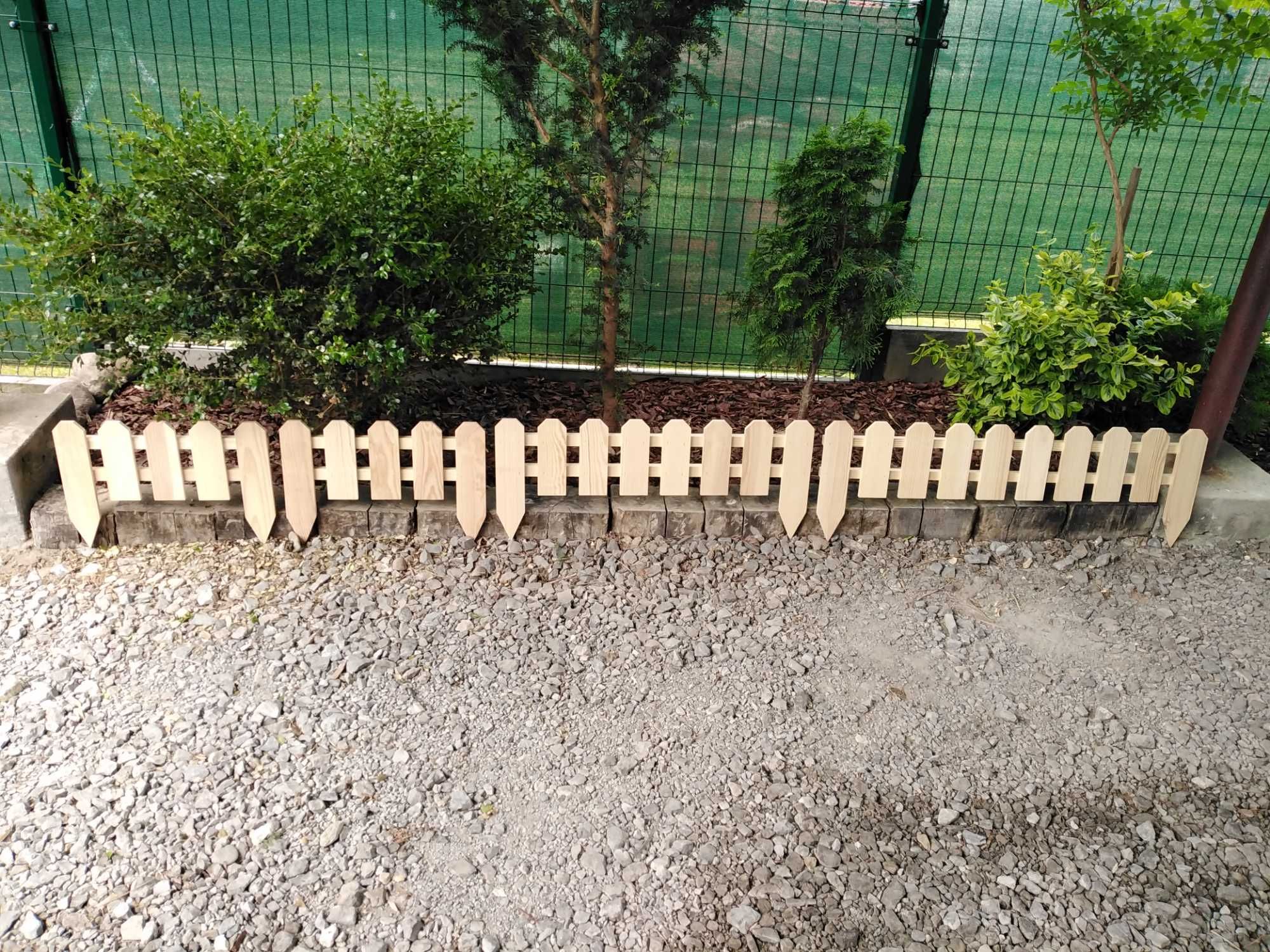 Płotek drewniany palisada obrzeże rabatówka