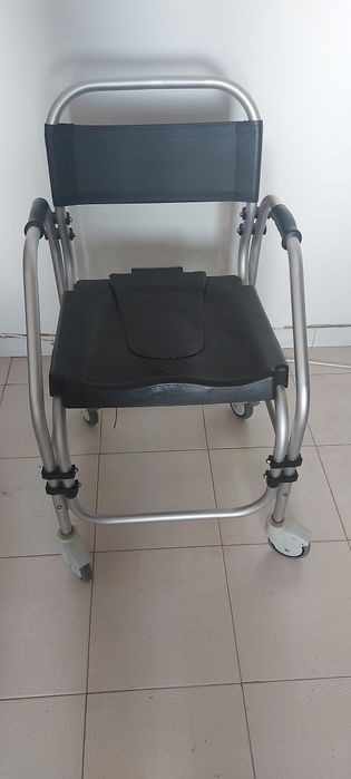 Cadeira WC com reservatório