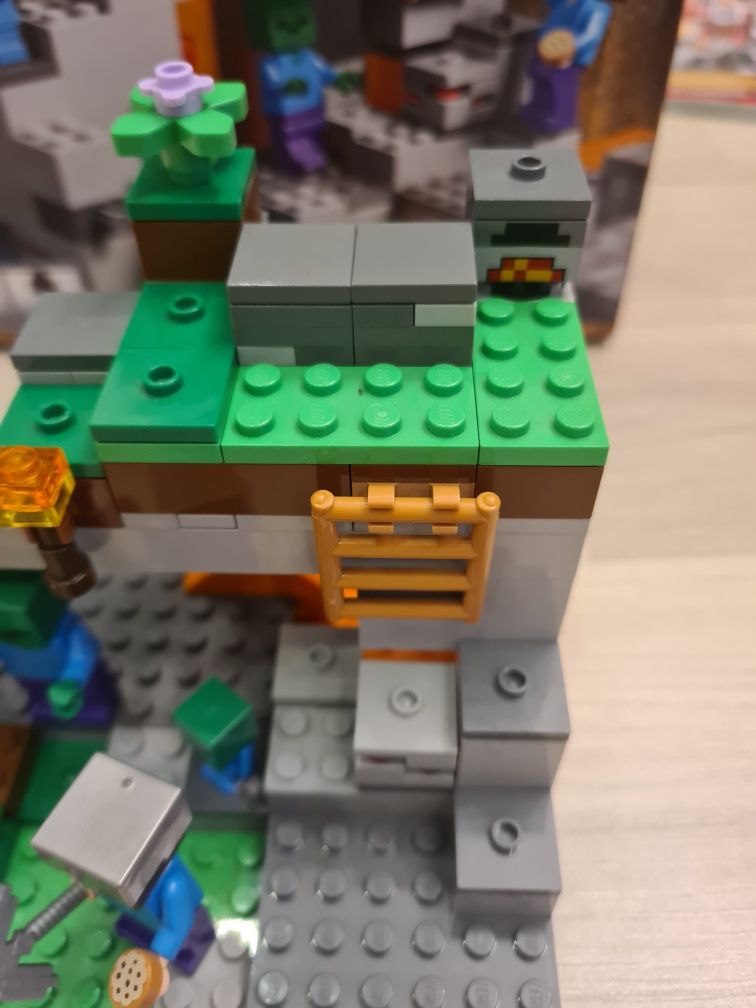 Lego minecraft 21141 Jaskinia zombia