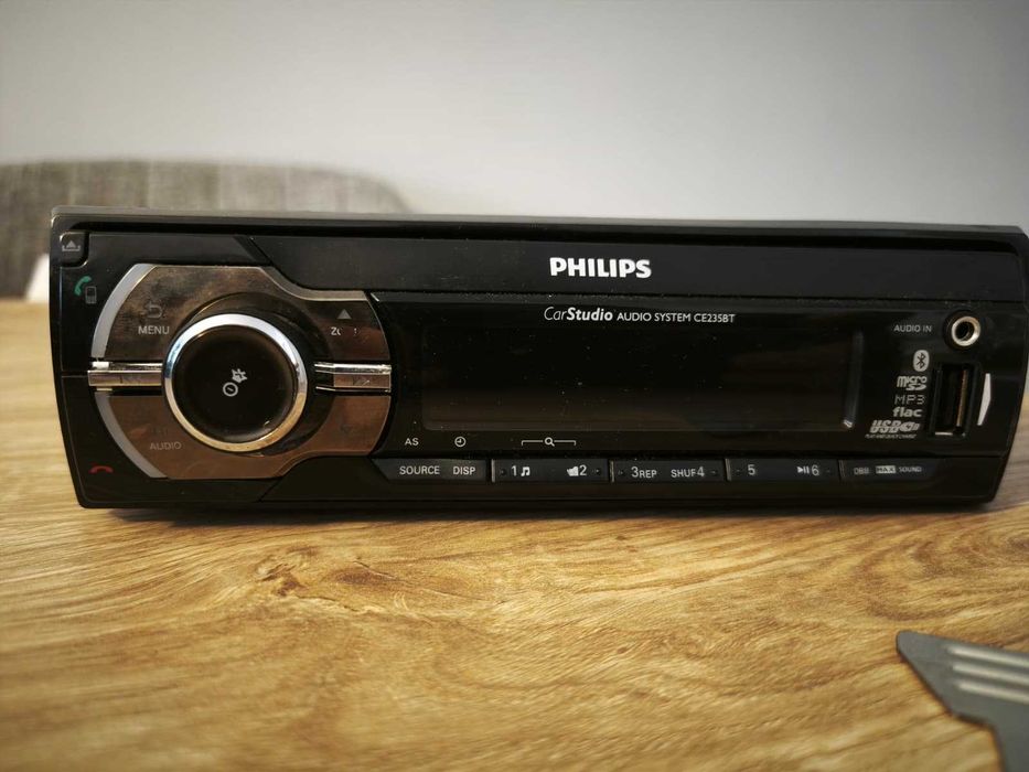 Autorrádio PHILIPS CE235 BT – Bluetooth, USB, AUX – Excelente Estado!