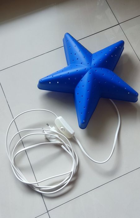 Candeeiro Estrela do IKEA para criança.
Coloca-se na pare