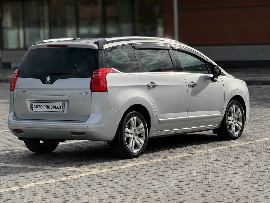 Peugeot 5008 2013p