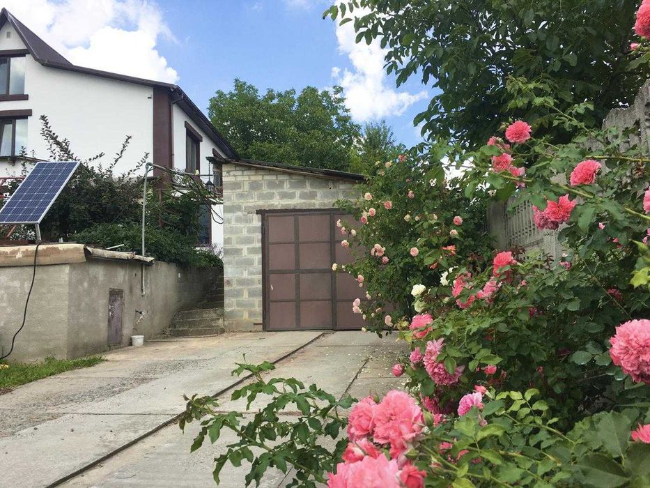 Будинок на пагорбі з видом на озеро та власною енергією, Гвоздів