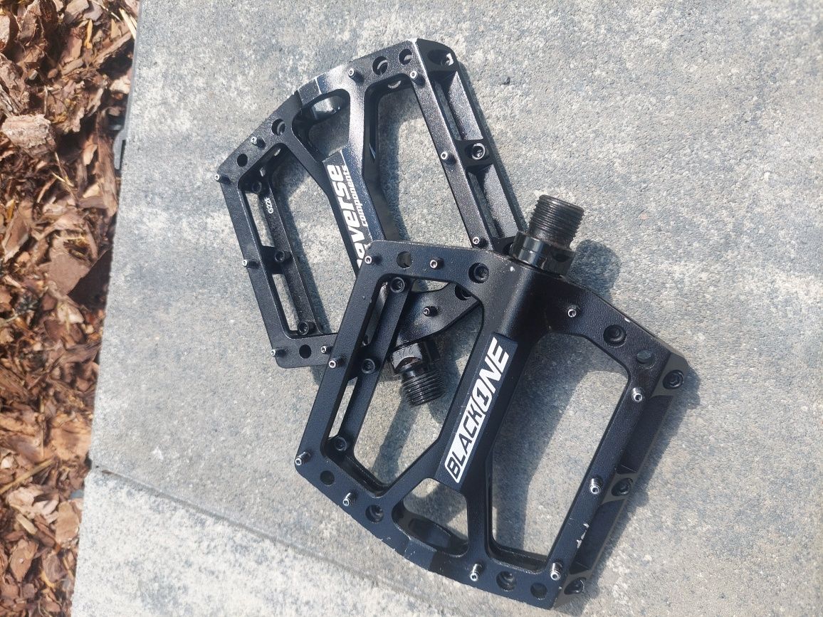 Reverse Components Black One Pedały MTB