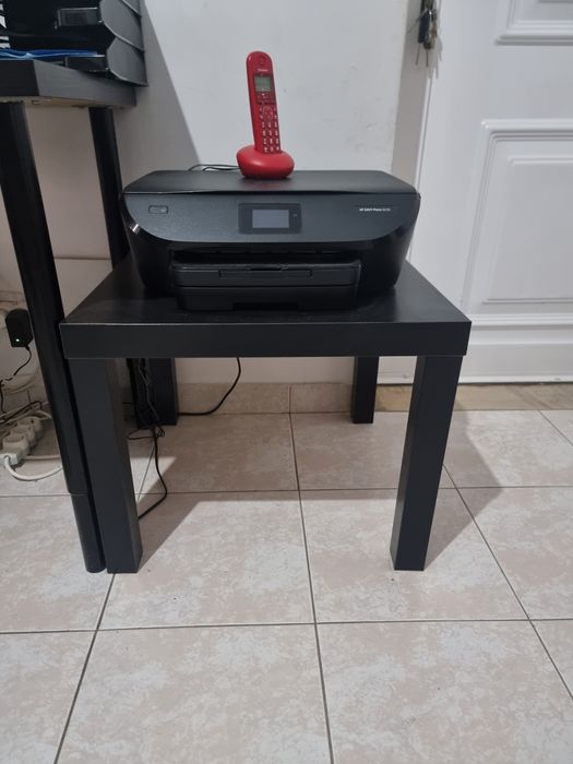 Mesa Pequena Preta de Apoio