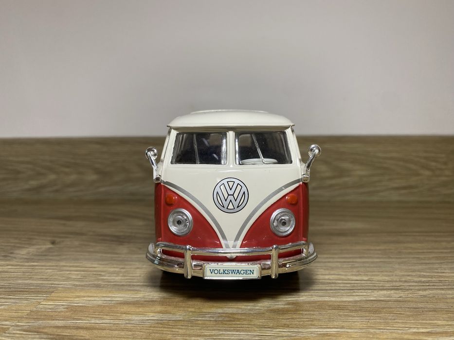 Model Maisto Volkswagen Van „Samba”