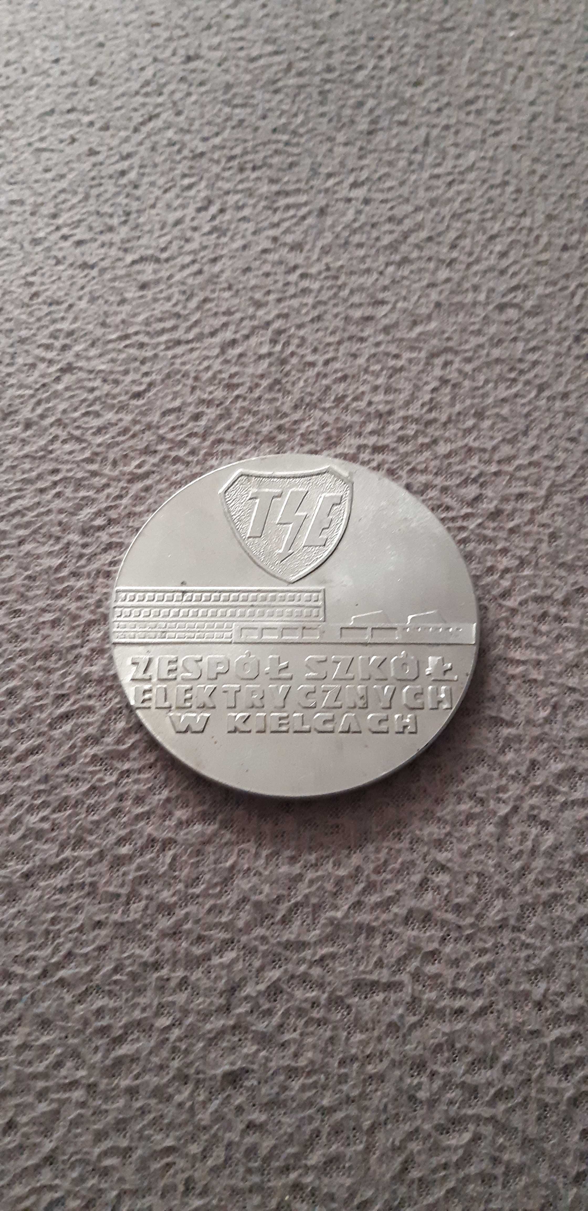 medal z okazjo otwarcia Zespołu Szkół Elektrycznych Kielce 1975